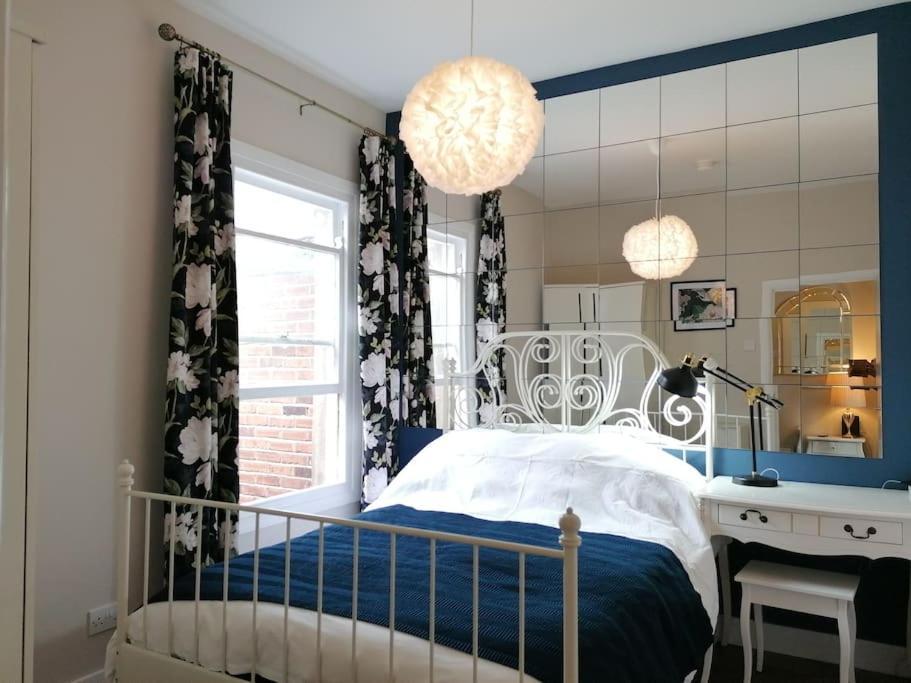 Stunning 3 Bedroom Townhouse In The Heart Of City Belfast Exterior foto